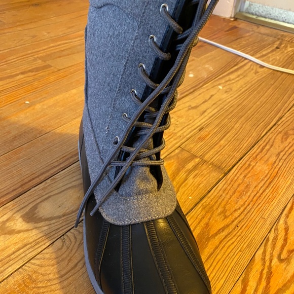 Winter boots never worn brand new - Picture 2 of 2